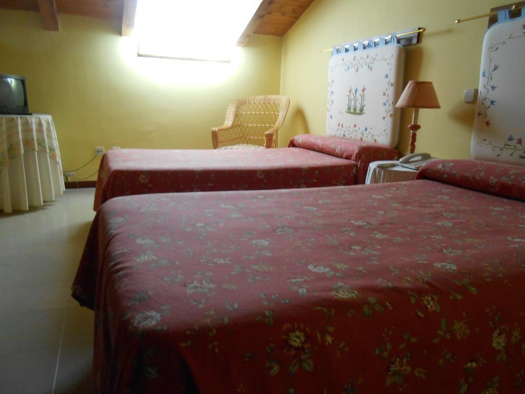Hostal Burgos トレカバジェロス 部屋 写真