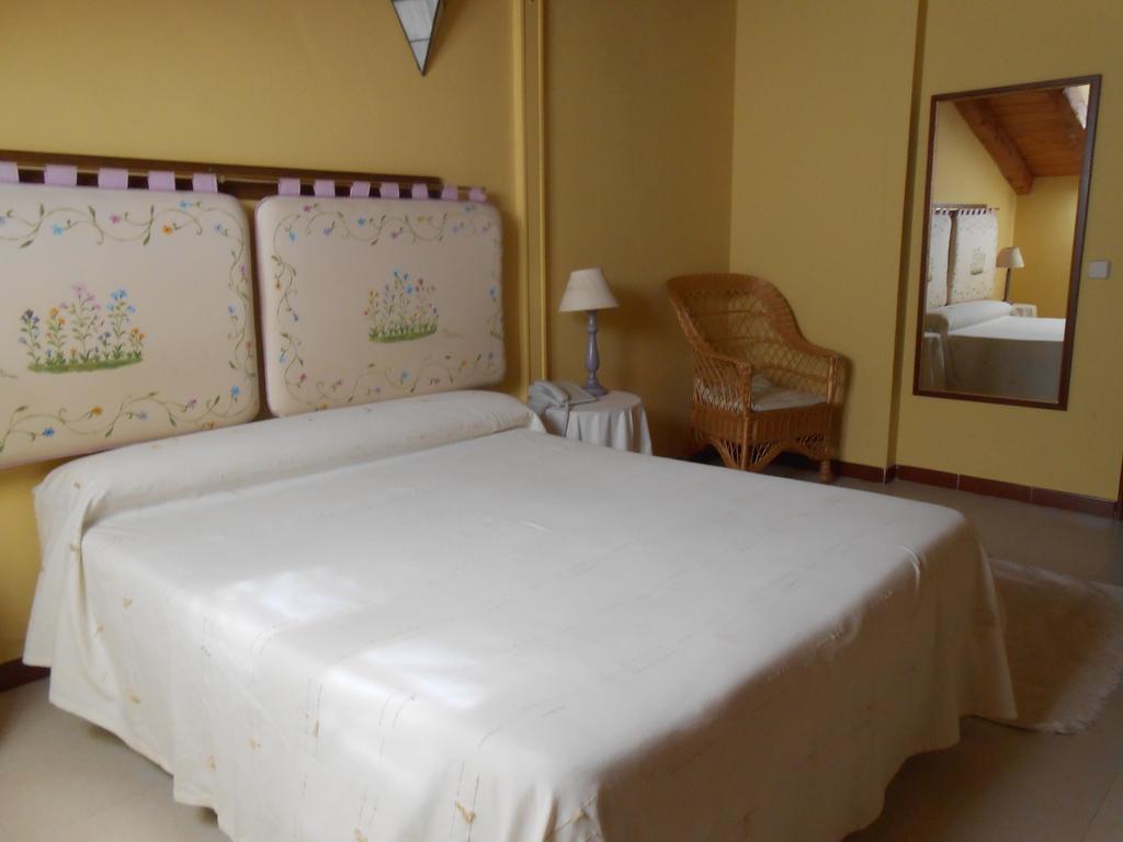 Hostal Burgos トレカバジェロス 部屋 写真
